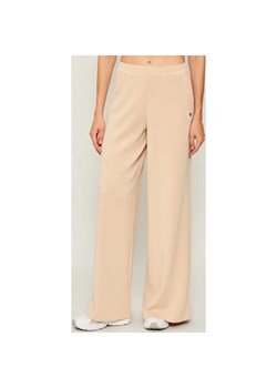 GUESS ACTIVE Spodnie dresowe OLYMPE | Relaxed fit ze sklepu Gomez Fashion Store w kategorii Spodnie damskie - zdjęcie 187267141