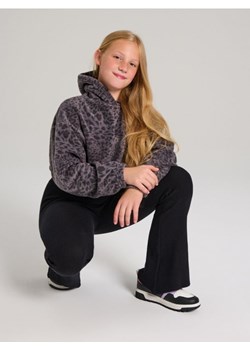 Sinsay - Polarowa bluza z kapturem z nadrukiem w panterkę - szary - id: 084GC-85X - marki Sinsay - 187267743 Sinsay - Polarowa bluza z kapturem z nadrukiem w panterkę - szary ze sklepu Sinsay w kategorii Bluzy dziewczęce - zdjęcie 187267743
