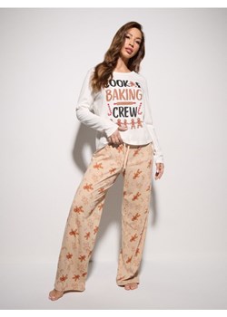 Sinsay - Bawełniana piżama z motywem piernikowego ludzika - biały - id: 190GF-00X - marki Sinsay - 187267751 Sinsay - Bawełniana piżama z motywem piernikowego ludzika - biały ze sklepu Sinsay w kategorii Piżamy damskie - zdjęcie 187267751