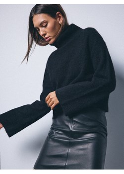 Mohito - Czarny sweter z wełną alpaki - czarny - id: 478EQ-99X - marki Mohito - 187275011 Mohito - Czarny sweter z wełną alpaki - czarny ze sklepu Mohito w kategorii Swetry damskie - zdjęcie 187275011