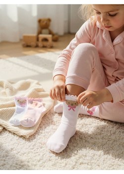 Sinsay - Skarpetki 3 pack - wielobarwny - id: 246GS-MLC - marki Sinsay - 187276271 Sinsay - Skarpetki 3 pack - wielobarwny ze sklepu Sinsay w kategorii Skarpetki dziecięce - zdjęcie 187276271