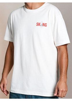 Sinsay - Bawełniana koszulka z nadrukiem na plecach - kremowy - id: 883GP-01X - marki Sinsay - 187276371 Sinsay - Bawełniana koszulka z nadrukiem na plecach - kremowy ze sklepu Sinsay w kategorii T-shirty męskie - zdjęcie 187276371