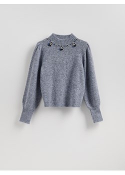 Reserved - Sweter z biżuteryjną aplikacją - granatowy - id: 652HO-95M - marki Reserved - 187276880 Reserved - Sweter z biżuteryjną aplikacją - granatowy ze sklepu Reserved w kategorii Swetry damskie - zdjęcie 187276880