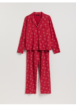 Reserved - Dwuczęściowa piżama ze świątecznym nadrukiem - czerwony - id: 957EX-33X - marki Reserved - 187276993 Reserved - Dwuczęściowa piżama ze świątecznym nadrukiem - czerwony ze sklepu Reserved w kategorii Piżamy damskie - zdjęcie 187276993