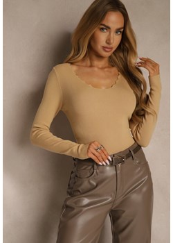 Ciemnobeżowy Sweter o Taliowanym Kroju z Nieregularnym Dekoltem w V Fenalissa - id: WMY-5858-MIX3K-68-CAMEL - marki Renee - 187277214 Ciemnobeżowy Sweter o Taliowanym Kroju z Nieregularnym Dekoltem w V Fenalissa ze sklepu renee.pl w kategorii Swetry damskie - zdjęcie 187277214