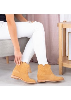 Royalfashion Kowbojki na krytym koturnie w kolorze camel Bluestone ze sklepu royalfashion.pl w kategorii Botki - zdjęcie 187277883