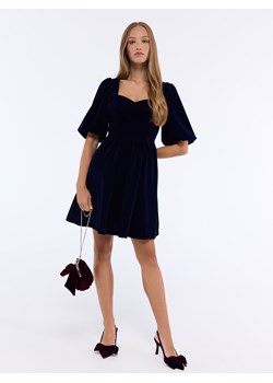 Mohito - Welurowa czarna sukienka mini - granatowy - id: 653HB-95X - marki Mohito - 187279350 Mohito - Welurowa czarna sukienka mini - granatowy ze sklepu Mohito w kategorii Sukienki - zdjęcie 187279350