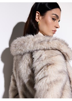 Mohito - Sztuczne futro - beżowy - id: 968GT-08X - marki Mohito - 187279414 Mohito - Sztuczne futro - beżowy ze sklepu Mohito w kategorii Futra damskie - zdjęcie 187279414