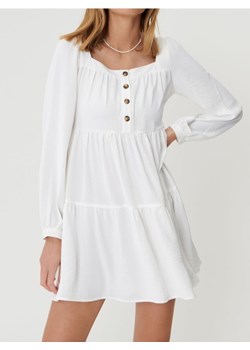Sinsay - Rozkloszowana sukienka mini z dekoltem karo i guzikami z przodu - kremowy ze sklepu Sinsay w kategorii Sukienki - zdjęcie 187280741