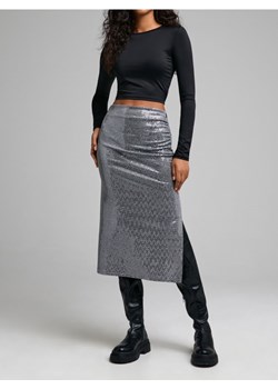 Sinsay - Cekinowa spódnica midi z rozcięciem - srebrny - id: ZB174-SLV - marki Sinsay - 187280840 Sinsay - Cekinowa spódnica midi z rozcięciem - srebrny ze sklepu Sinsay w kategorii Spódnice - zdjęcie 187280840