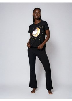 Sinsay - Piżama z topem o kroju boxy i spodniami z prążkowanej dzianiny Pusheen - czarny - id: 239GF-99X - marki Sinsay - 187281984 Sinsay - Piżama z topem o kroju boxy i spodniami z prążkowanej dzianiny Pusheen - czarny ze sklepu Sinsay w kategorii Piżamy damskie - zdjęcie 187281984