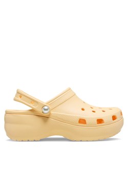 Crocs Klapki Classic Platform Pearl Clog 211231 Żółty ze sklepu MODIVO w kategorii Klapki damskie - zdjęcie 187285463