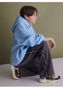 Reserved - Dresowe spodnie z lampasami - ciemnobrązowy ze sklepu Reserved w kategorii Spodnie chłopięce - zdjęcie 187290400