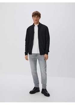 Reserved - Jeansy slim z efektem sprania - jasnoszary - id: 182GT-09J - marki Reserved - 187290461 Reserved - Jeansy slim z efektem sprania - jasnoszary ze sklepu Reserved w kategorii Jeansy męskie - zdjęcie 187290461