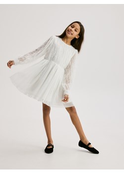 Reserved - Sukienka z piórami - złamana biel ze sklepu Reserved w kategorii Sukienki dziewczęce - zdjęcie 187290540