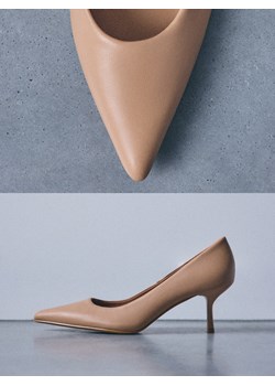 Mohito - Skórzane beżowe czółenka - beżowy - id: 485GX-80X - marki Mohito - 187292031 Mohito - Skórzane beżowe czółenka - beżowy ze sklepu Mohito w kategorii Czółenka - zdjęcie 187292031