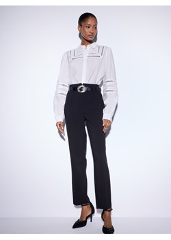 Mohito - Biała koszula z lyocellem - biały - id: 880GX-00X - marki Mohito - 187292114 Mohito - Biała koszula z lyocellem - biały ze sklepu Mohito w kategorii Koszule damskie - zdjęcie 187292114