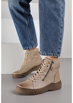 Ciemnobeżowe Sportowe Botki ze Sznurowaną Cholewką i Ozdobnym Suwakiem Ezilare - id: 402010 - marki born2be - 187292293 Ciemnobeżowe Sportowe Botki ze Sznurowaną Cholewką i Ozdobnym Suwakiem Ezilare ze sklepu born2be.pl w kategorii Botki - zdjęcie 187292293