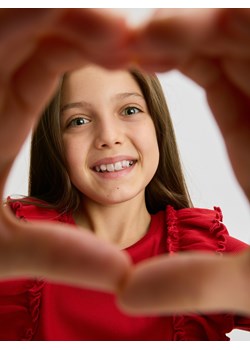 Reserved - Prążkowana bluzka z falbanką - czerwony - id: 331FT-33X - marki Reserved - 187292610 Reserved - Prążkowana bluzka z falbanką - czerwony ze sklepu Reserved w kategorii Bluzki dziewczęce - zdjęcie 187292610