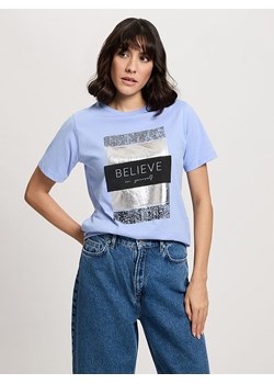 Cross Jeans Koszulka w kolorze błękitnym ze sklepu Limango Polska w kategorii Bluzki damskie - zdjęcie 187293110