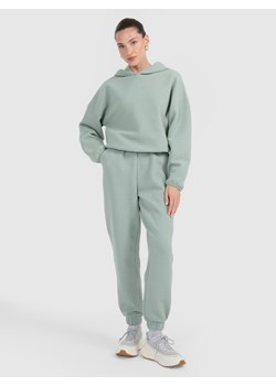 Damskie spodnie dresowe 4F 4FWAW25TTROF1184 - zielone ze sklepu Sportstylestory.com w kategorii Spodnie damskie - zdjęcie 187293562