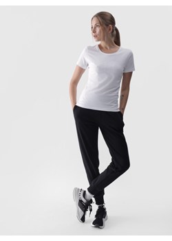 Damskie spodnie dresowe joggery 4F 4FWMM00TTROF0945 - czarne ze sklepu Sportstylestory.com w kategorii Spodnie damskie - zdjęcie 187293582