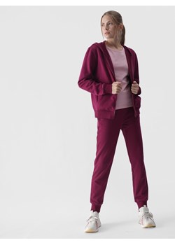Damskie spodnie dresowe joggery 4F 4FWMM00TTROF0945 - różowe ze sklepu Sportstylestory.com w kategorii Spodnie damskie - zdjęcie 187293703