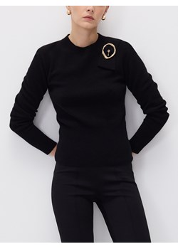 Reserved - Wełniany sweter z klamrą - czarny - id: 542DV-99X - marki Reserved - 187296100 Reserved - Wełniany sweter z klamrą - czarny ze sklepu Reserved w kategorii Swetry damskie - zdjęcie 187296100