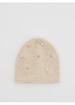 Reserved - Dzianinowa czapka z aplikacją - kremowy - id: 860GT-02X - marki Reserved - 187296420 Reserved - Dzianinowa czapka z aplikacją - kremowy ze sklepu Reserved w kategorii Czapki dziecięce - zdjęcie 187296420