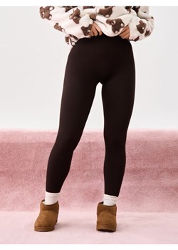 Sinsay - Prążkowane legginsy - brązowy - id: 467EY-88X - marki Sinsay - 187297203 Sinsay - Prążkowane legginsy - brązowy ze sklepu Sinsay w kategorii Spodnie damskie - zdjęcie 187297203