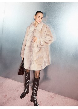 Mohito - Sztuczne futro oversize - kremowy ze sklepu Mohito w kategorii Futra damskie - zdjęcie 187297744