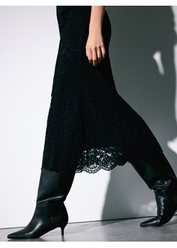 Mohito - Czarne kozaki na obcasie - czarny - id: 904HJ-99X - marki Mohito - 187297763 Mohito - Czarne kozaki na obcasie - czarny ze sklepu Mohito w kategorii Kozaki damskie - zdjęcie 187297763