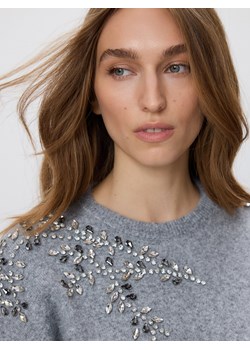 Reserved - Sweter z ozdobnymi aplikacjami - jasnoszary - id: 660HO-09M - marki Reserved - 187298050 Reserved - Sweter z ozdobnymi aplikacjami - jasnoszary ze sklepu Reserved w kategorii Swetry damskie - zdjęcie 187298050