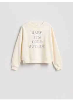 Reserved - Bluza z haftowanym napisem - złamana biel - id: 715GA-01X - marki Reserved - 187298080 Reserved - Bluza z haftowanym napisem - złamana biel ze sklepu Reserved w kategorii Bluzy damskie - zdjęcie 187298080