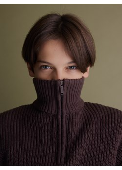 Reserved - Strukturalny golf - ciemnobrązowy - id: 837BE-89X - marki Reserved - 187298152 Reserved - Strukturalny golf - ciemnobrązowy ze sklepu Reserved w kategorii Bluzy chłopięce - zdjęcie 187298152