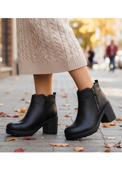 Czarne botki na obcasie z suwakiem /C7-3 18414 T300/ - id: 33353 - marki Pantofelek24.pl - 187299363 Czarne botki na obcasie z suwakiem /C7-3 18414 T300/ ze sklepu Pantofelek24.pl w kategorii Botki - zdjęcie 187299363