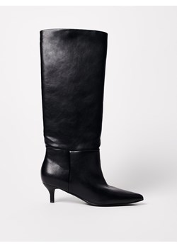 Mohito - Czarne kozaki na obcasie - czarny - id: 904HJ-99X - marki Mohito - 187300751 Mohito - Czarne kozaki na obcasie - czarny ze sklepu Mohito w kategorii Kozaki damskie - zdjęcie 187300751