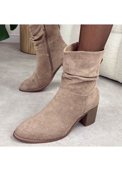 Beżowe jesienne zamszowe botki damskie na obcasie S.Barski 52-516 - id: 32544 - marki S.Barski - 187303573 Beżowe jesienne zamszowe botki damskie na obcasie S.Barski 52-516 ze sklepu suzana.pl w kategorii Botki - zdjęcie 187303573