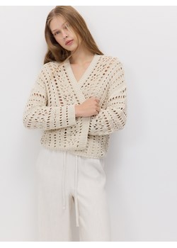 Reserved - Ażurowy kardigan - kremowy - id: 910EX-02X - marki Reserved - 187303714 Reserved - Ażurowy kardigan - kremowy ze sklepu Reserved w kategorii Swetry damskie - zdjęcie 187303714
