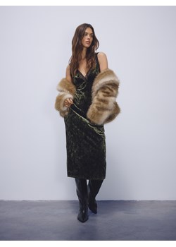 Reserved - Welurowa sukienka midi - zielony - id: 195HU-77X - marki Reserved - 187304423 Reserved - Welurowa sukienka midi - zielony ze sklepu Reserved w kategorii Sukienki - zdjęcie 187304423