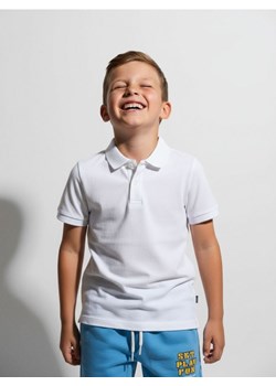 Sinsay - Koszulka polo w stylu basic - biały - id: 055CH-00X - marki Sinsay - 187305962 Sinsay - Koszulka polo w stylu basic - biały ze sklepu Sinsay w kategorii T-shirty chłopięce - zdjęcie 187305962
