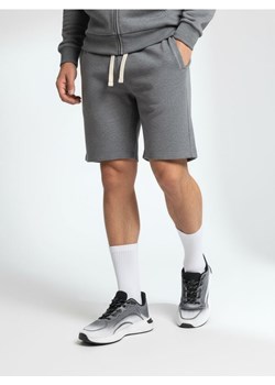 Sinsay - Szorty z wiązaniem - szary - id: 5152O-9MM - marki Sinsay - 187306054 Sinsay - Szorty z wiązaniem - szary ze sklepu Sinsay w kategorii Spodenki męskie - zdjęcie 187306054