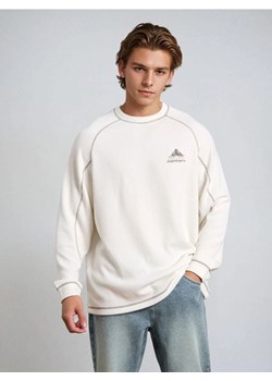 Sinsay - Prążkowana bluza crewneck - kremowy - id: 977EU-01X - marki Sinsay - 187306121 Sinsay - Prążkowana bluza crewneck - kremowy ze sklepu Sinsay w kategorii Bluzy męskie - zdjęcie 187306121