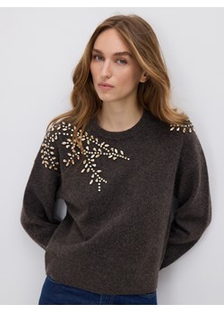 Reserved - Sweter z ozdobnymi aplikacjami - ciemnobrązowy - id: 660HO-89M - marki Reserved - 187308310 Reserved - Sweter z ozdobnymi aplikacjami - ciemnobrązowy ze sklepu Reserved w kategorii Swetry damskie - zdjęcie 187308310