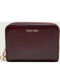 Calvin Klein Skórzany portfel - id: CK255W000030D63 - marki Calvin Klein - 187309062 Calvin Klein Skórzany portfel ze sklepu Gomez Fashion Store w kategorii Portfele damskie - zdjęcie 187309062
