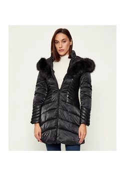 GUESS Kurtka OXANA | Slim Fit - id: GJ245W000021058 - marki Guess - 187311694 GUESS Kurtka OXANA | Slim Fit ze sklepu Gomez Fashion Store w kategorii Kurtki damskie - zdjęcie 187311694