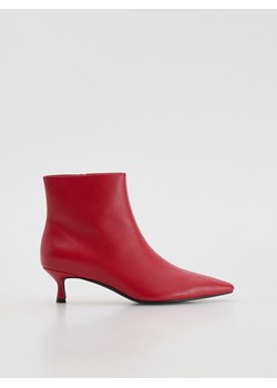 Reserved - Skórzane botki na obcasie - czerwony - id: 001IJ-33X - marki Reserved - 187311932 Reserved - Skórzane botki na obcasie - czerwony ze sklepu Reserved w kategorii Botki - zdjęcie 187311932