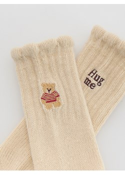 Reserved - Skarpetki z haftem - beżowy - id: 607FA-08X - marki Reserved - 187312404 Reserved - Skarpetki z haftem - beżowy ze sklepu Reserved w kategorii Skarpetki damskie - zdjęcie 187312404