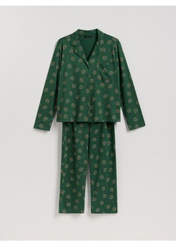 Reserved - Dwuczęściowa piżama ze świątecznym nadrukiem - zielony - id: 957EX-77X - marki Reserved - 187312712 Reserved - Dwuczęściowa piżama ze świątecznym nadrukiem - zielony ze sklepu Reserved w kategorii Piżamy damskie - zdjęcie 187312712