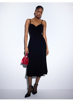 Mohito - Welurowa sukienka midi - czarny - id: 656HB-99X - marki Mohito - 187314574 Mohito - Welurowa sukienka midi - czarny ze sklepu Mohito w kategorii Sukienki - zdjęcie 187314574